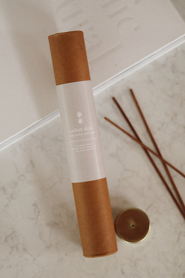 Velvet Dusk Incense Set/30 Sticks + Holder
