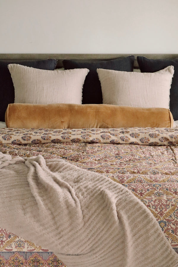 Snug Throw, Tuffet
