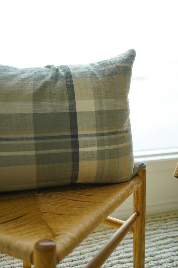 16x24 Delacourt Pillow