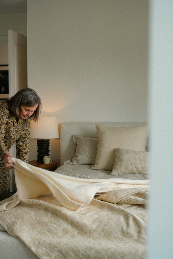 Snug Throw, Cream