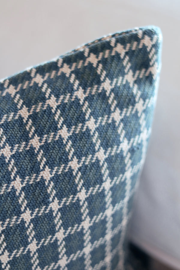 21x12 Houndstooth Pillow Teal